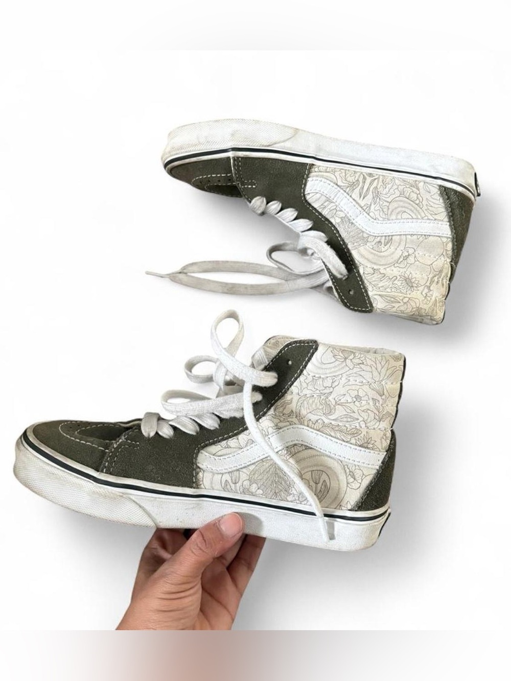 Vans green and white high top skateboarding shoes #skateboarding #vans